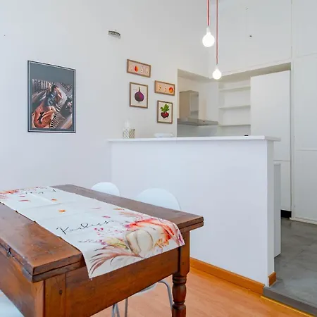 The Queen, Ac, Parking By Happyhostorino Turim