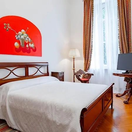 The Queen, Ac, Parking By Happyhostorino *