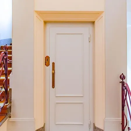 아파트 The Queen, Ac, Parking By Happyhostorino *