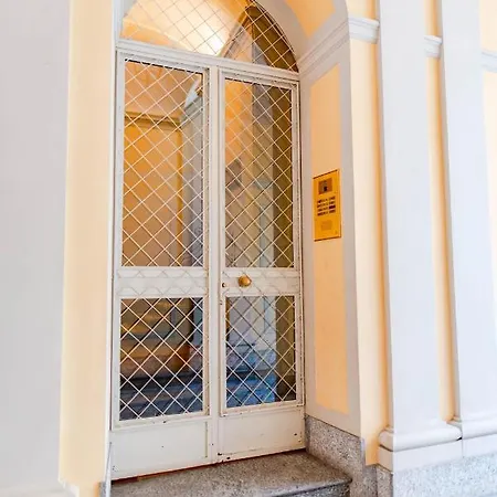 Apartment The Queen By Happyhostorino Turin