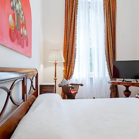 The Queen, Ac, Parking By Happyhostorino