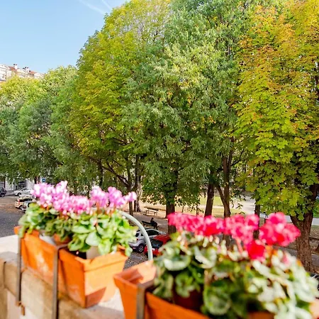 The Queen, Ac, Parking By Happyhostorino *